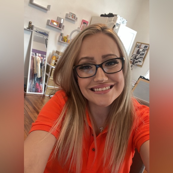 Meet your girl, Erin 💕 Posh Ambassador ✨ - Picture 2 of 4